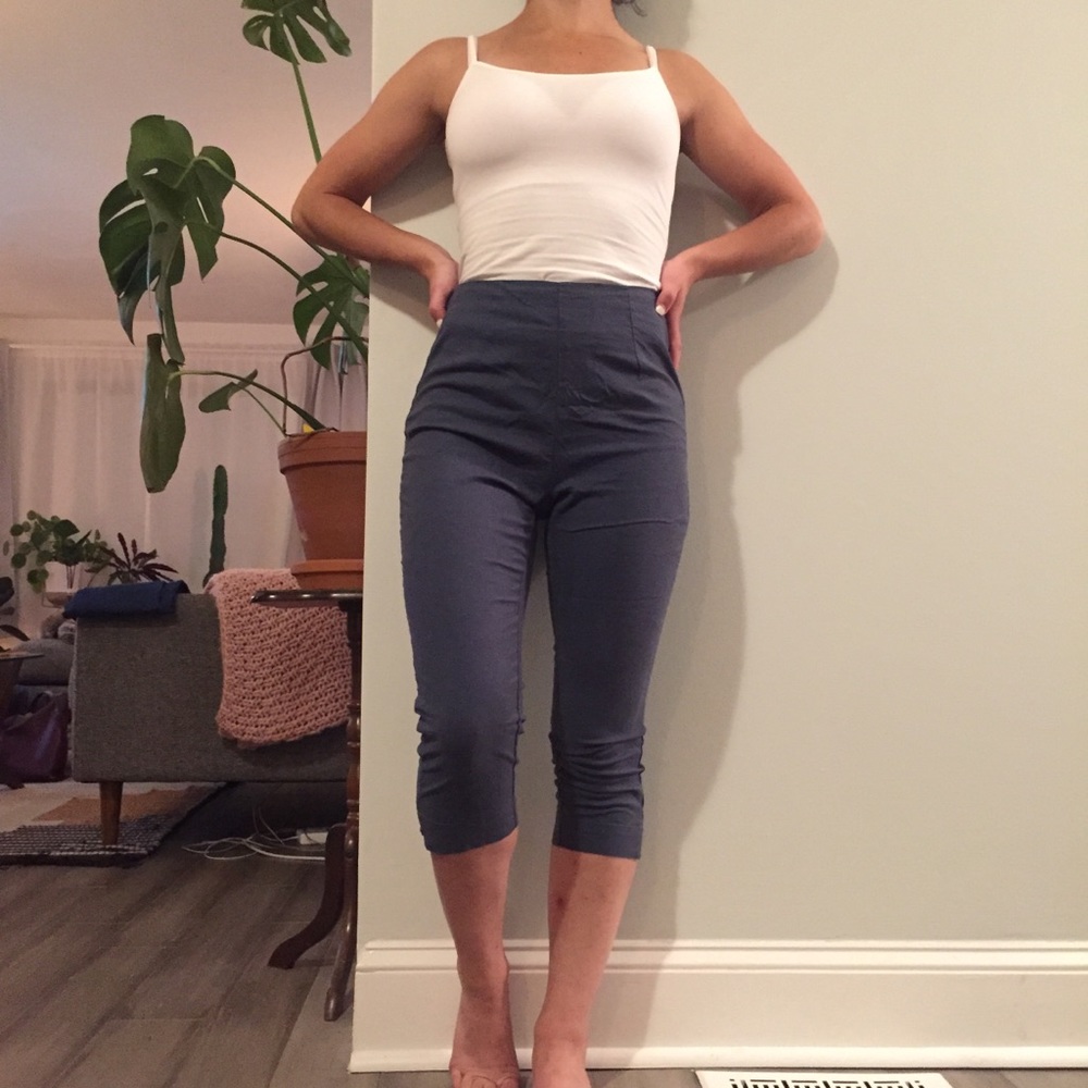 UO Mid-calf High-Rise Linen Capri Pants